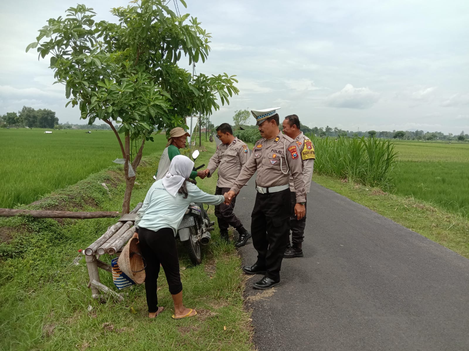 Patroli Persawahan, Polisi Warujayeng Ingatkan Petani Waspadai Aksi Pencurian