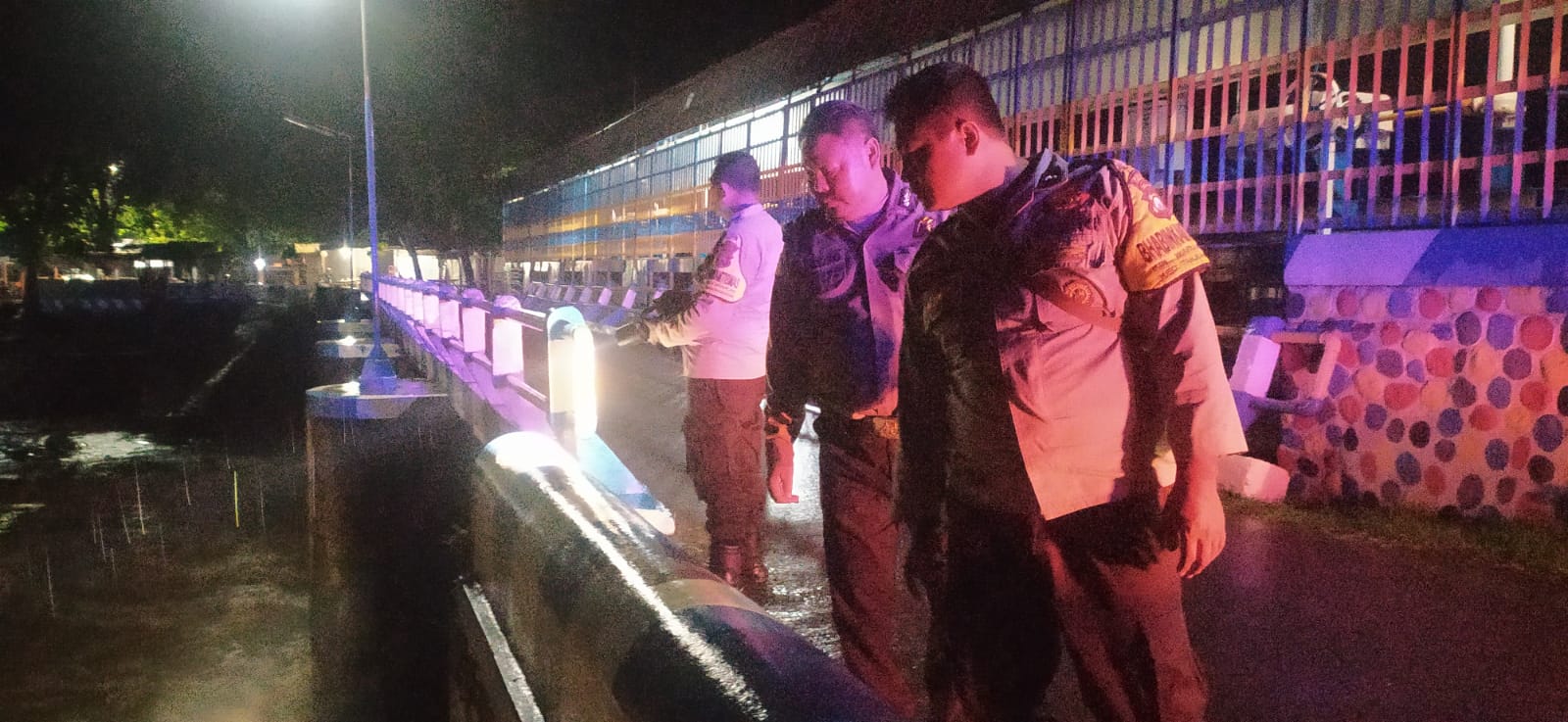 Pasca Hujan Deras, Polsek Warujayeng Cek Debit Air Bendungan Badug