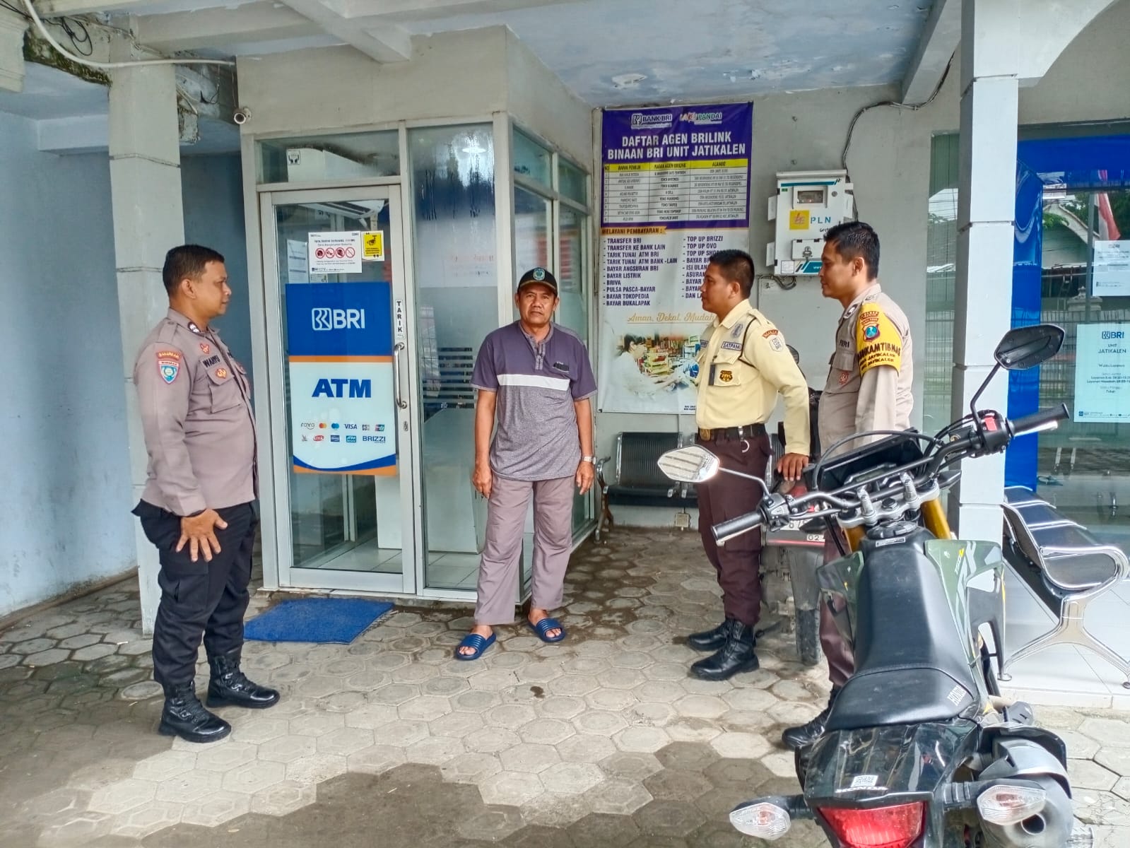 Anggota Polsek Jatikalen Laksanakan patroli di BANK BRI