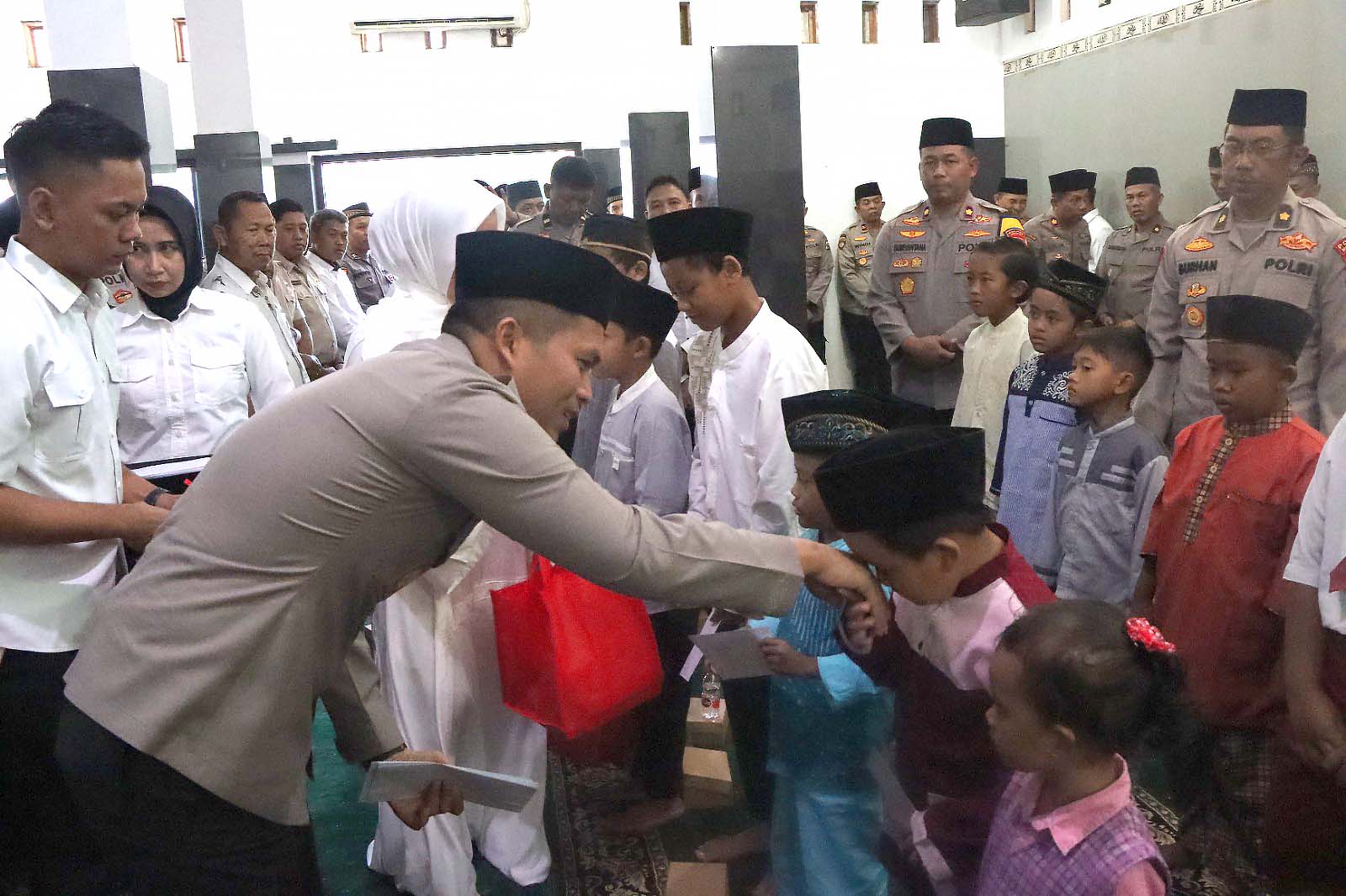 Polres Nganjuk Gelar Peringatan Isra’ Mi’raj 1445H/2024: Memperkuat Moral dan Solidaritas Sosial dalam Persiapan Pemilu Damai