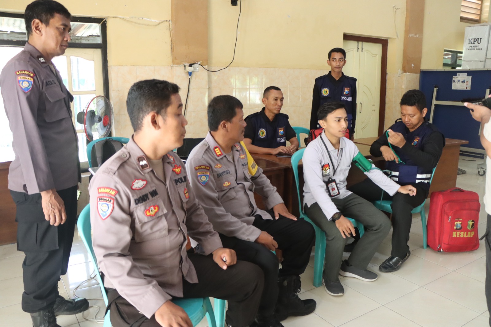 Kapolres Nganjuk Turunkan Tim Kesehatan Untuk Anggota Pam, PPS dan PPK pada Pemilu 2024