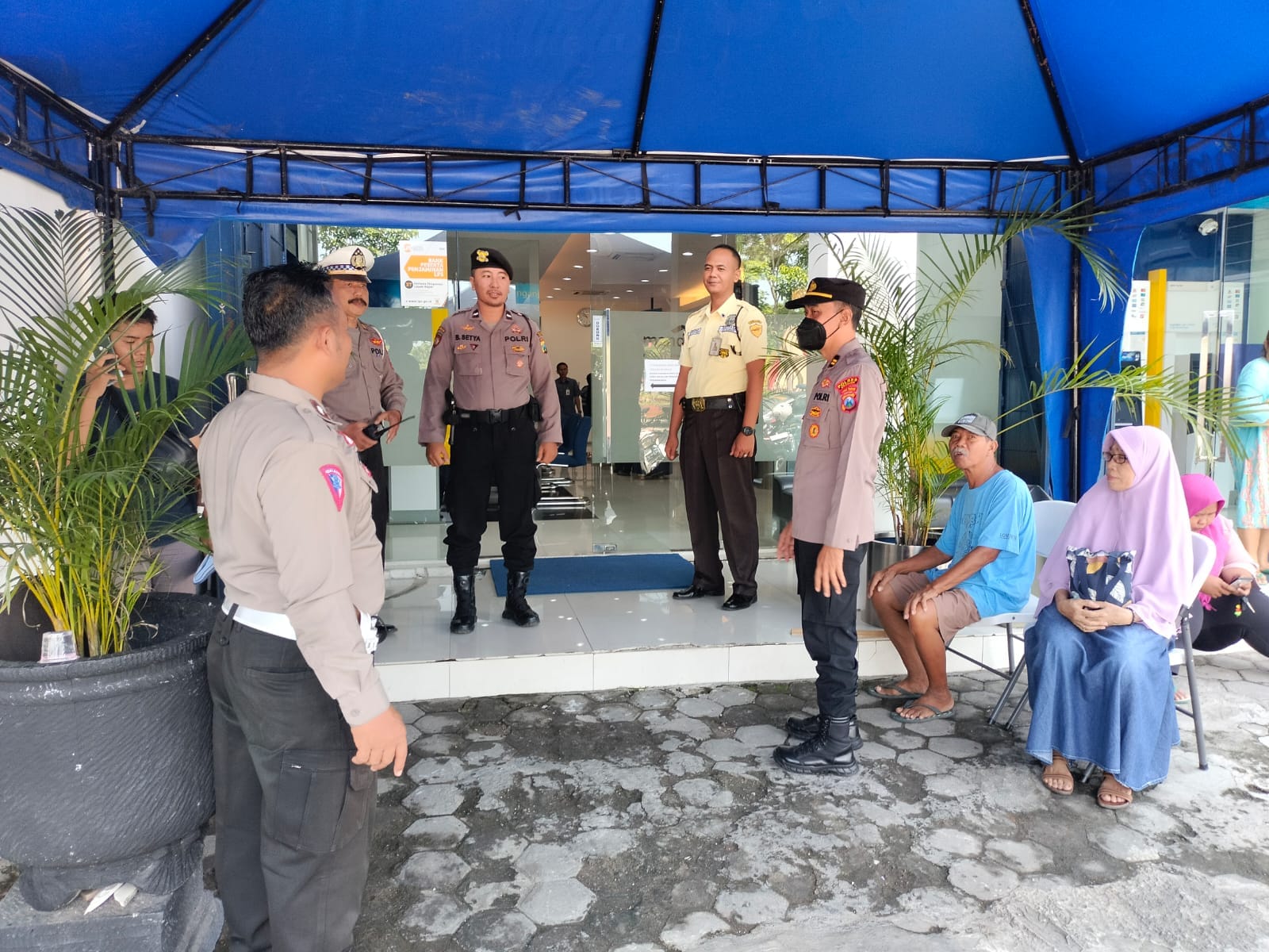 Patroli Polsek Nganjuk Kota Sambangi Objek Vital di Perbankan