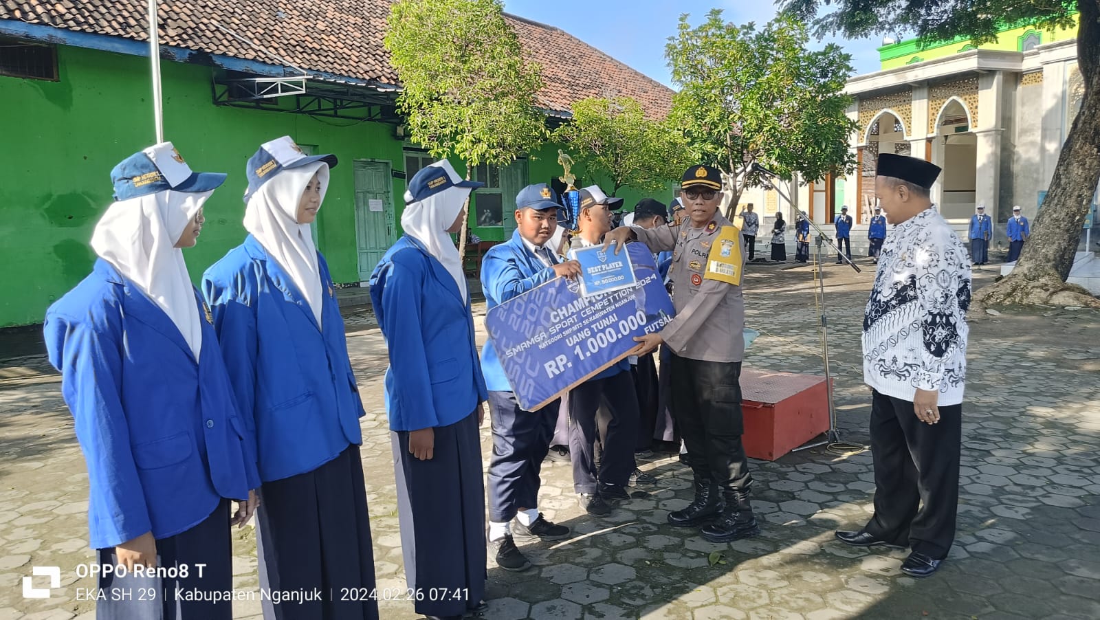 Jadi Irup di SMP Negeri 1 Tanjunganom, Kapolsek Warujayeng Apresiasi Siswa Berprestasi