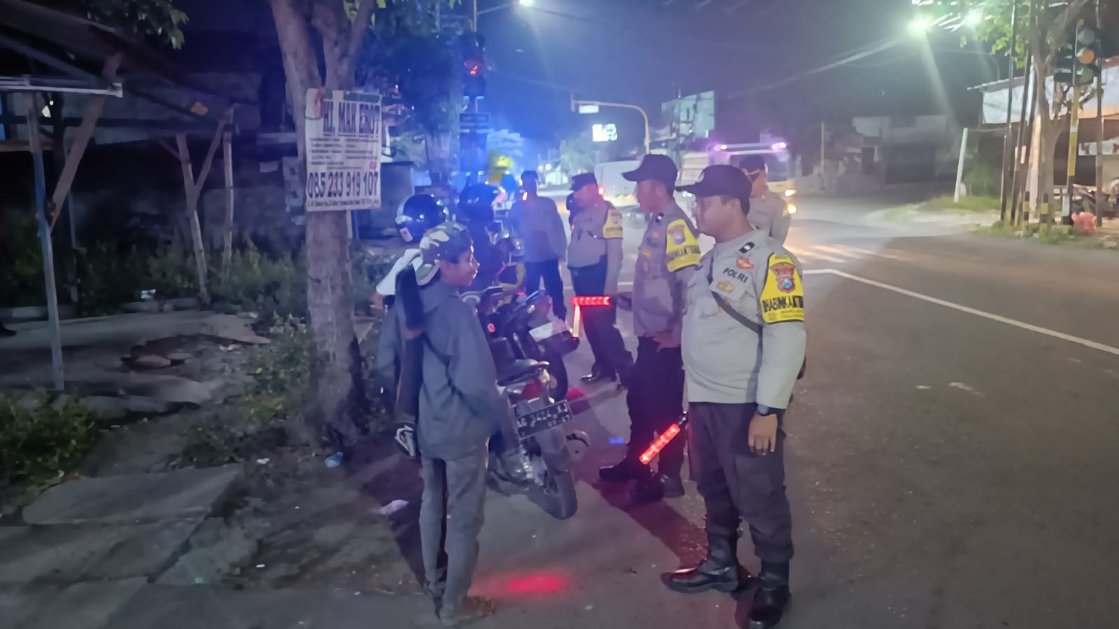 Cegah Kejahatan Jalanan, Polsek Warujayeng Giatkan Patroli Malam & Razia SREG