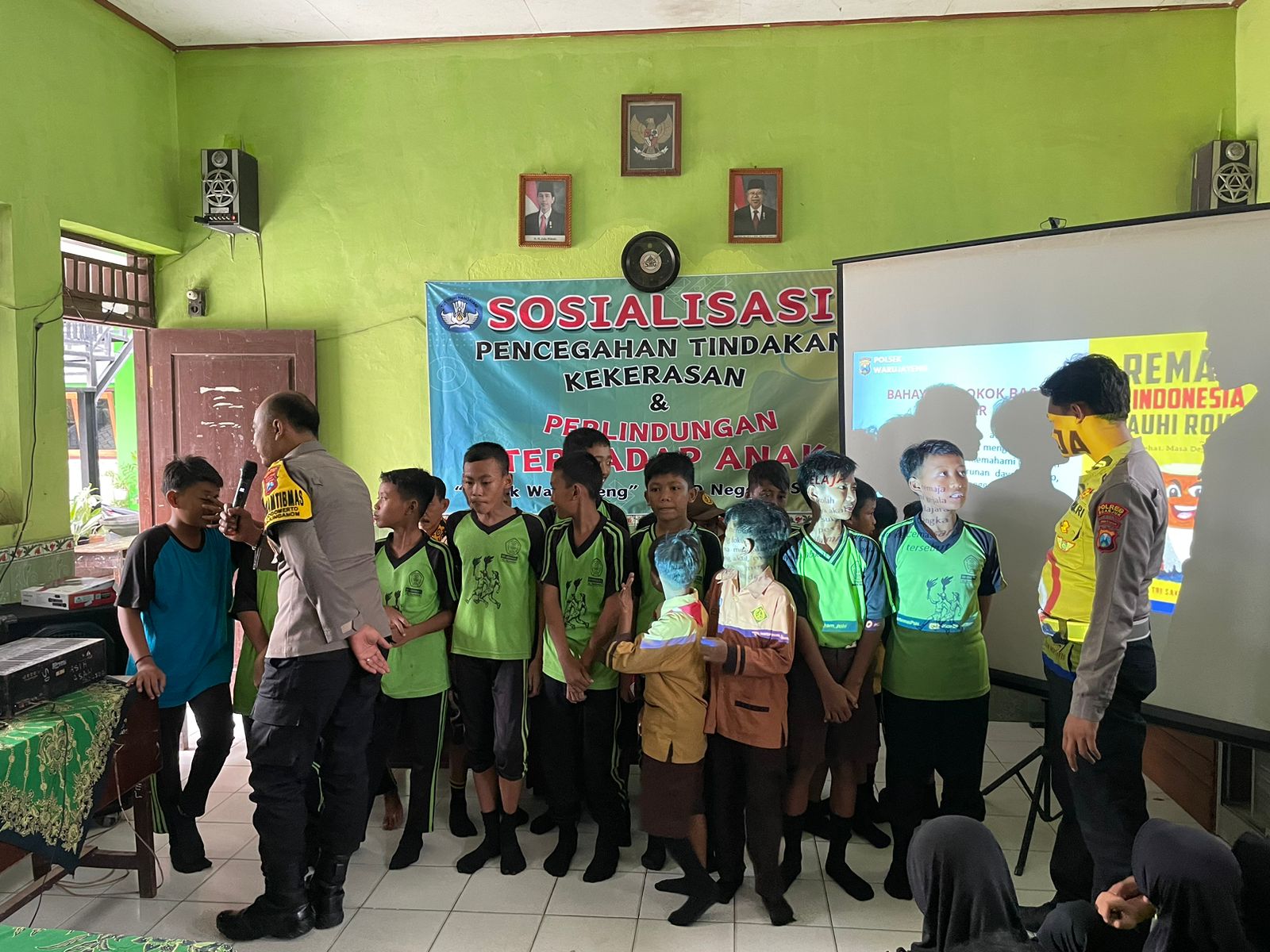 Polsek Warujayeng Sosialisasikan Etika Tertib Lalu lintas di SDN 1 Sidoharjo