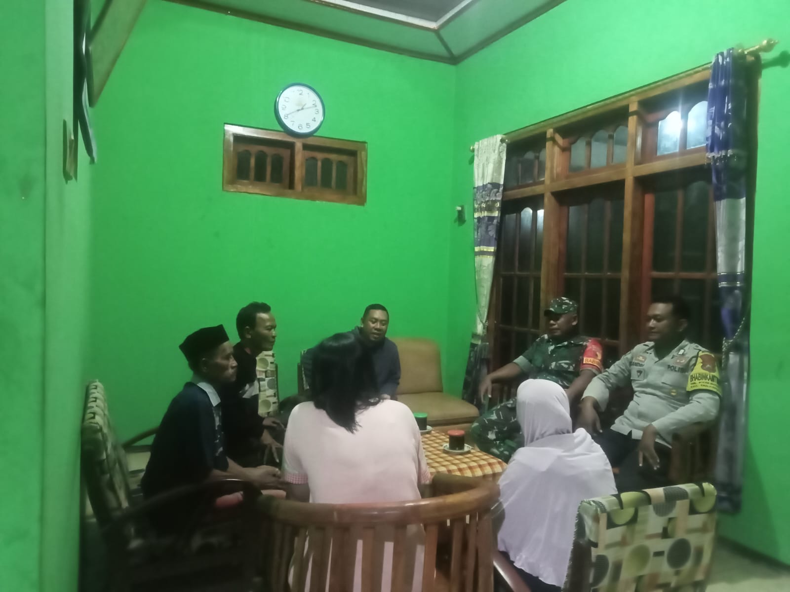 Bhabinkamtibmas Kedungrejo Bersama Tiga Pilar Lakukan Problem Solving Permasalahan Warganya