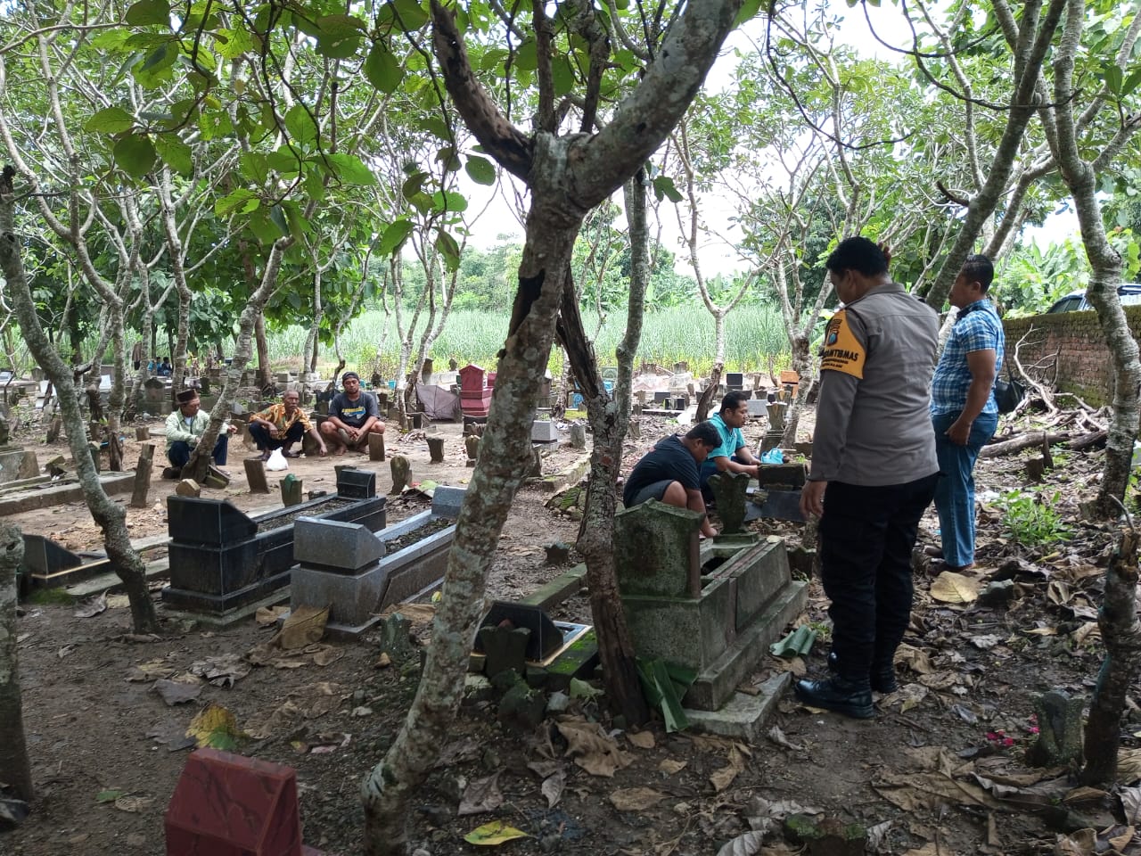 Jelang Ramadhan, Polsek Jatikalen Giatkan Patroli Termasuk di Pemakaman Umum