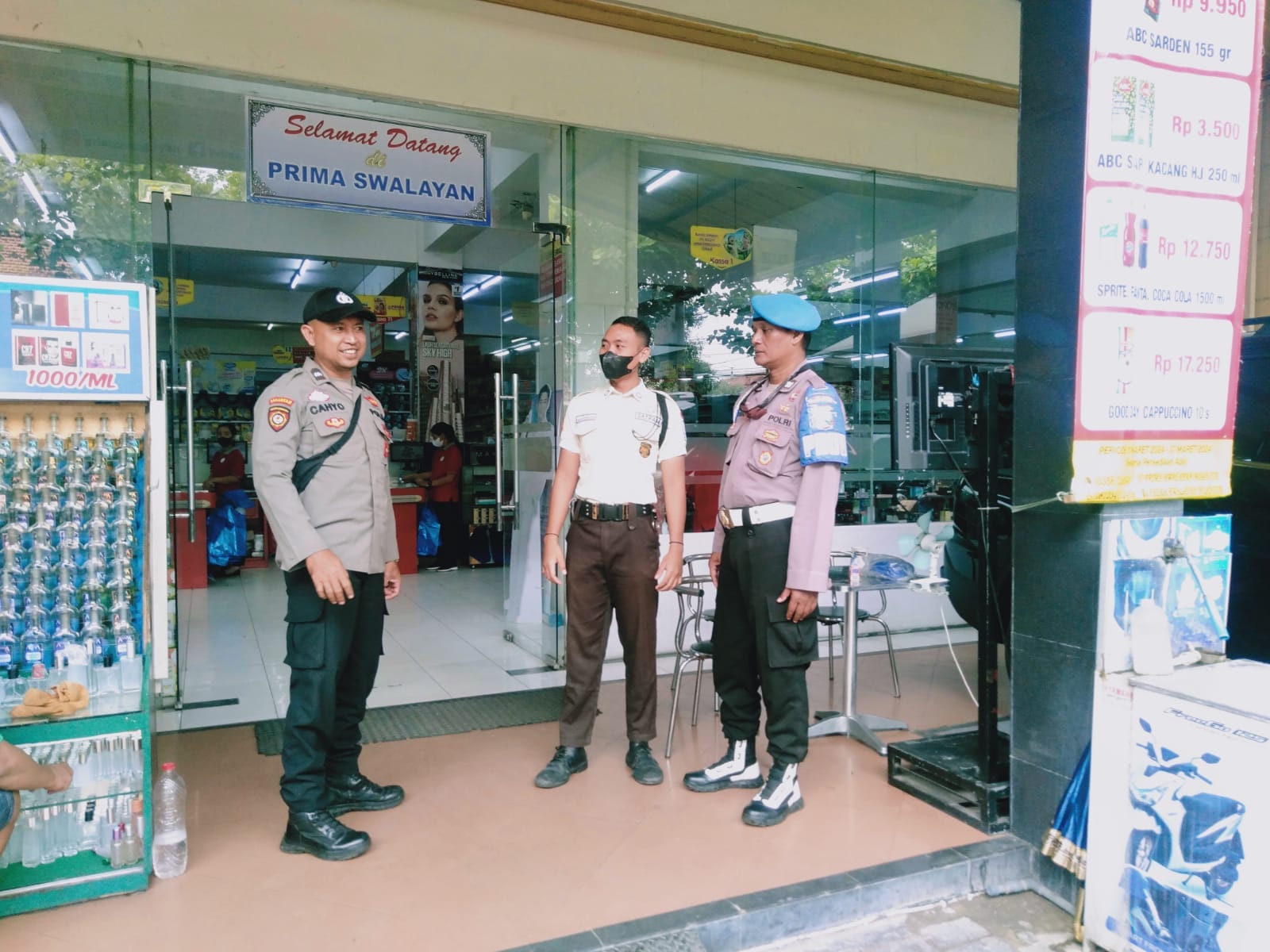 Patroli Polsek Nganjuk Kota Sambang Swalayan, Berikan Imbauan Keamanan di Bulan Ramadhan