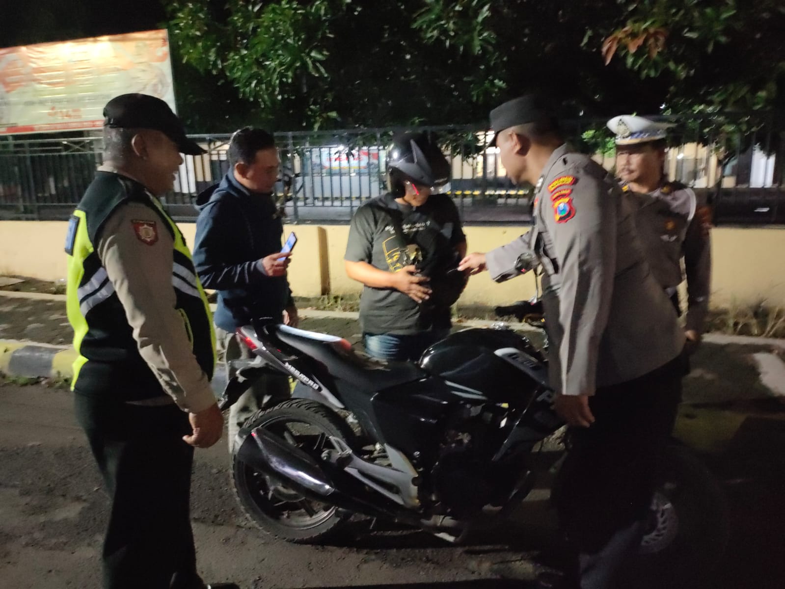 Jaga Kondusifitas Saat Ramadhan, Polsek Warujayeng Lakukan Patroli Jelang Sahur