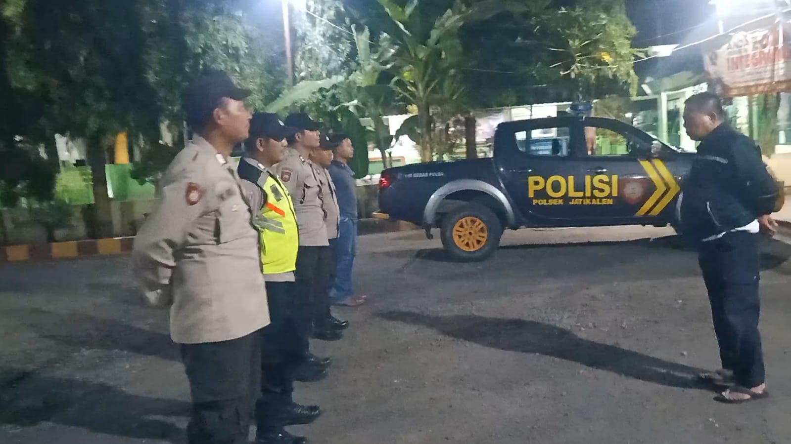 Polsek Jatikalen Polsek Patianrowo Ciptakan Situasi Kamtibmas Aman dengan Terapkan SREG