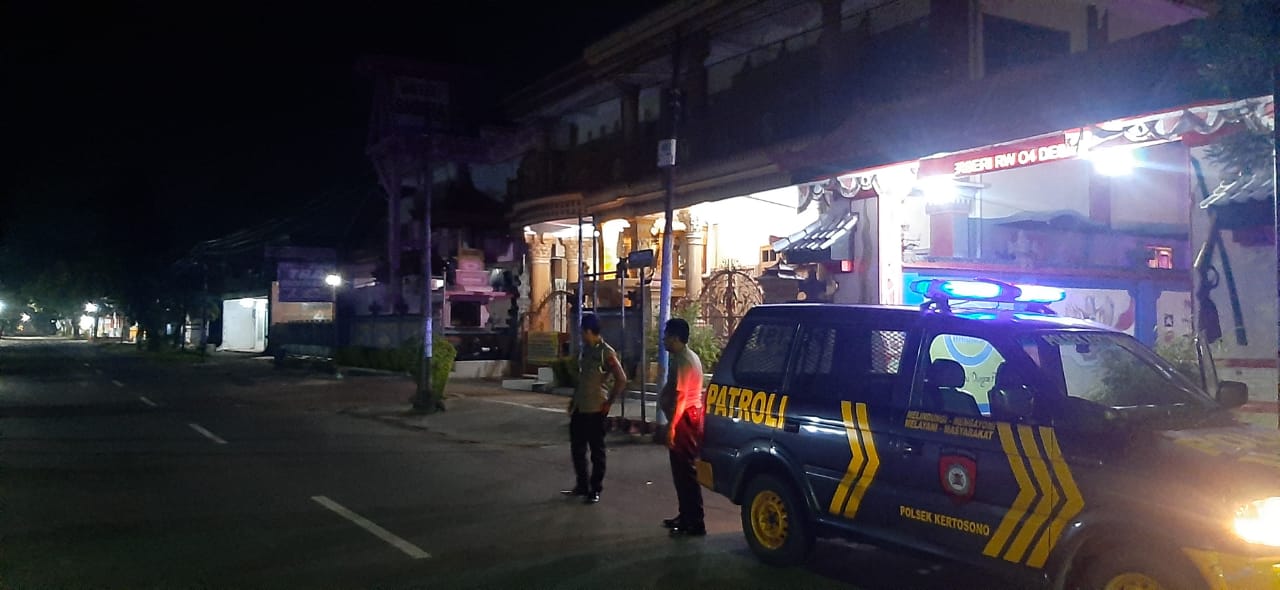 Polsek Kertosono Melakukan Patroli Blue Light Cegah Tindak Kejahatan Jelang Sahur