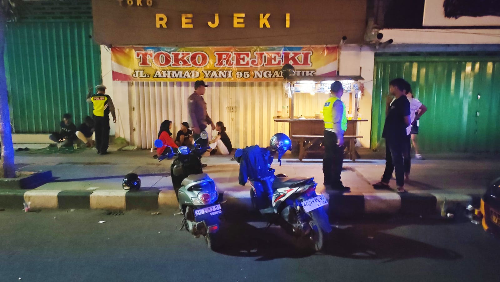 Patroli Jelang Sahur Polsek Nganjuk Kota, Antisipasi Balap Liar dan Gesekan Antar Pemuda