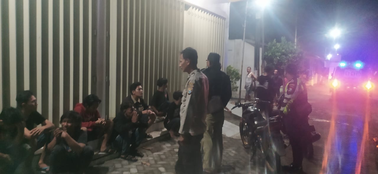 Cegah Balap Liar dan Kejahatan Jalanan, Polsek Warujayeng Tingkatkan Patroli Sahur
