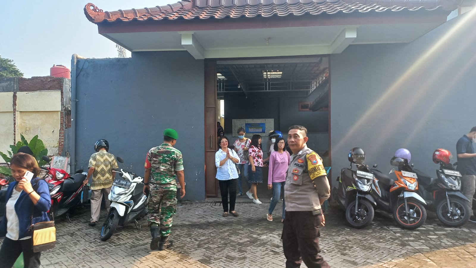 Sinergitas TNI POLRI Berikan Pengamanan Giat Ibadah Jum’at Agung di Gereja Santo Hubertus Kertosono