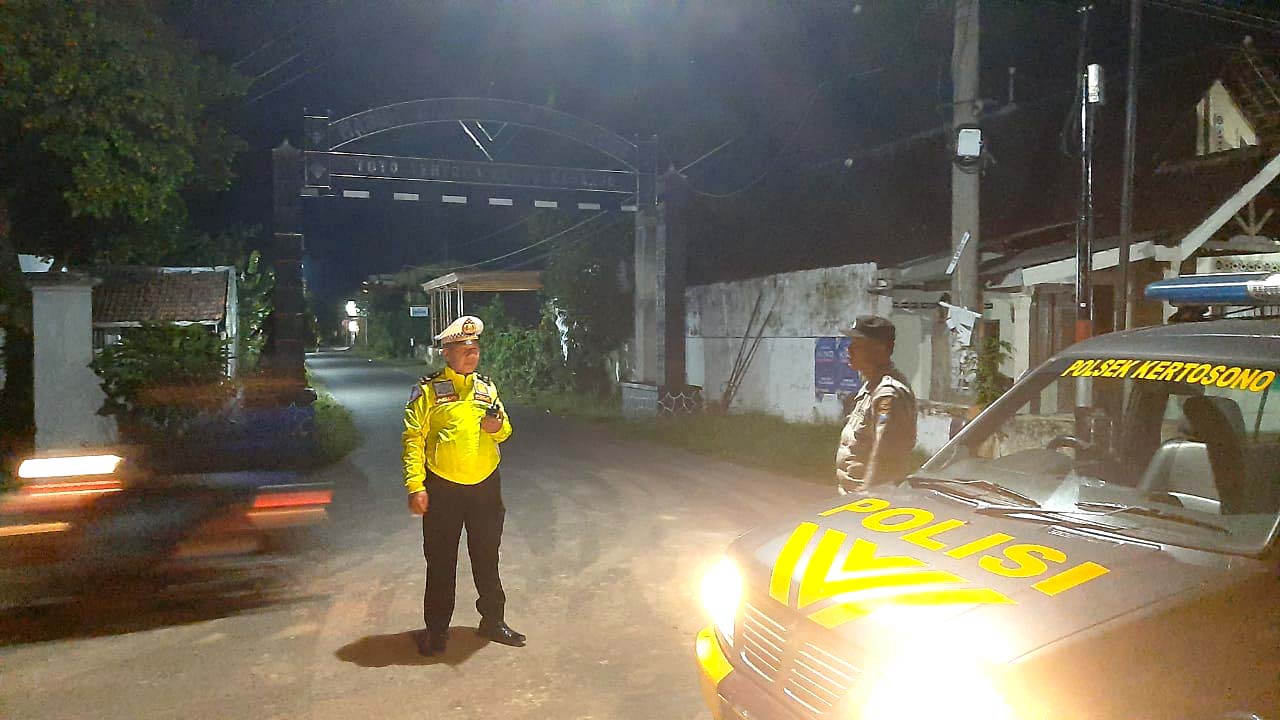 Cegah Tindak Kejahatan Jelang Sahur Polsek Kertosono Melaksanakan Patroli Pemukiman