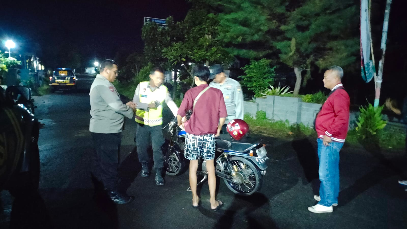 Polsek Jatikalen Polsek Patianrowo Ciptakan Situasi Kamtibmas Aman dengan Terapkan SREG