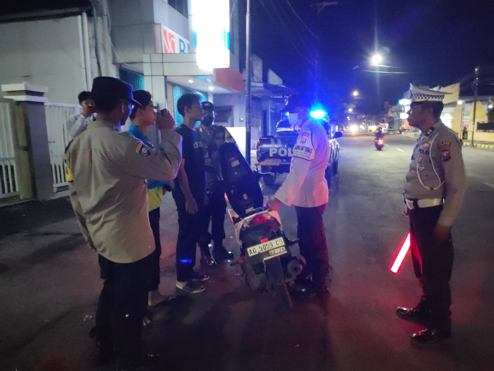Antisipasi Gangguan di Bulan Ramadhan, Polsek Warujayeng Giatkan Patroli Sahur