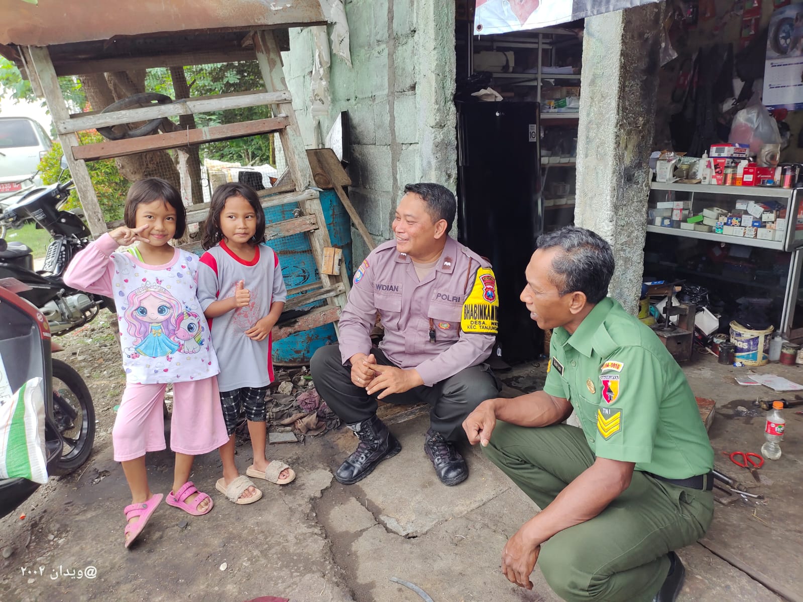 Sambang Desa, Bhabinkamtibmas Wates Polsek Warujayeng Ingatkan Anak-Anak Hindari Perundungan