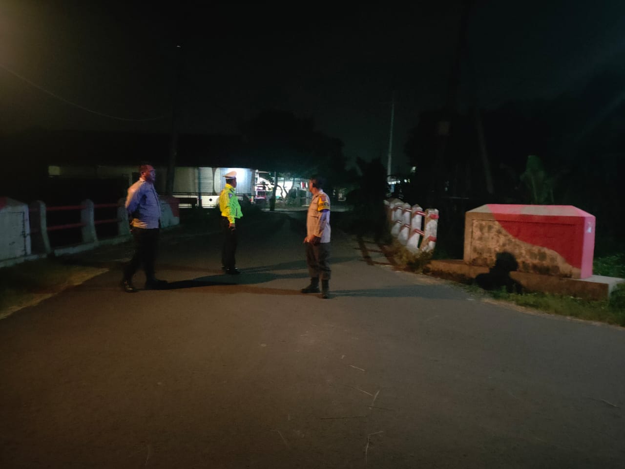 Cegah Tindak Kejahatan Jelang Sahur Polsek Kertosono Melaksanakan Patroli Pemukiman