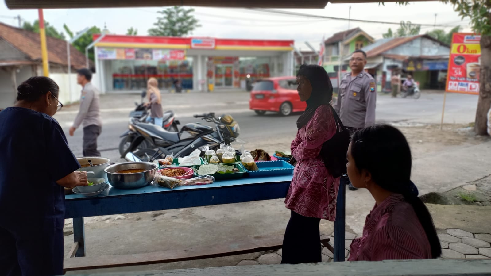 Jelang Buka Puasa, Polsek Jatikalen Gelar Patroli Ngabuburit di Pusat Jajanan Takjil