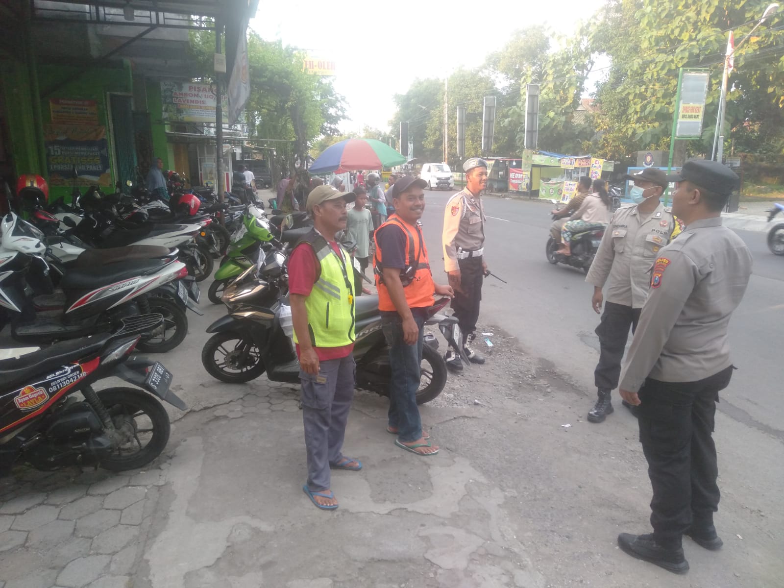 Selama Ramadhan, Polsek Warujayeng Tingkatkan Patroli di Pasar Warujayeng