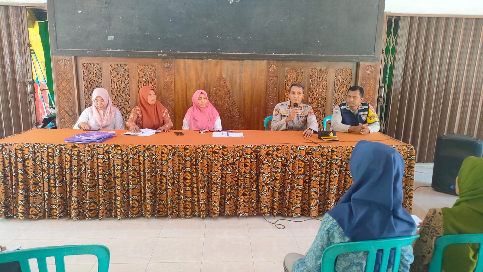 Kapolsek Nganjuk Kota Berikan Himbauan Kamtibmas Kepada Kader Kesehatan Kelurahan Jatirejo