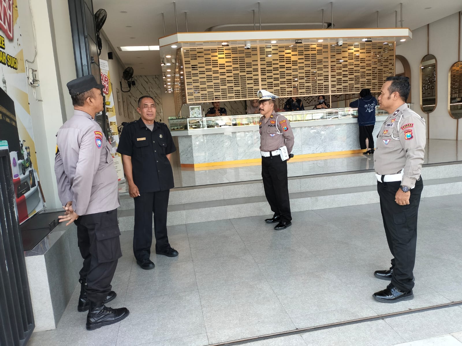 Antisipasi Tindakan Kejahatan di Bulan Ramadhan, Polsek Nganjuk Kota Patroli Sasar Toko Emas