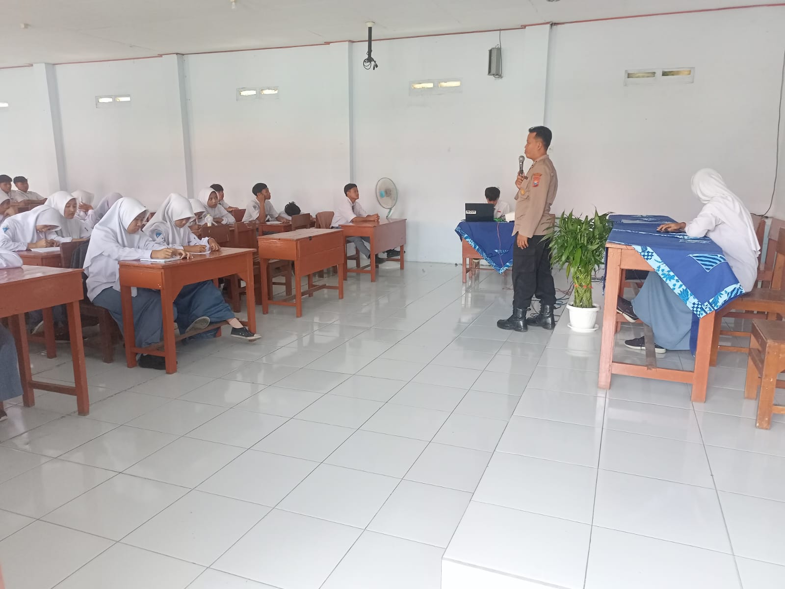 Cegah Kenakalan Remaja , Polsek Kertosono Tingkatkan Program Police Goes To School