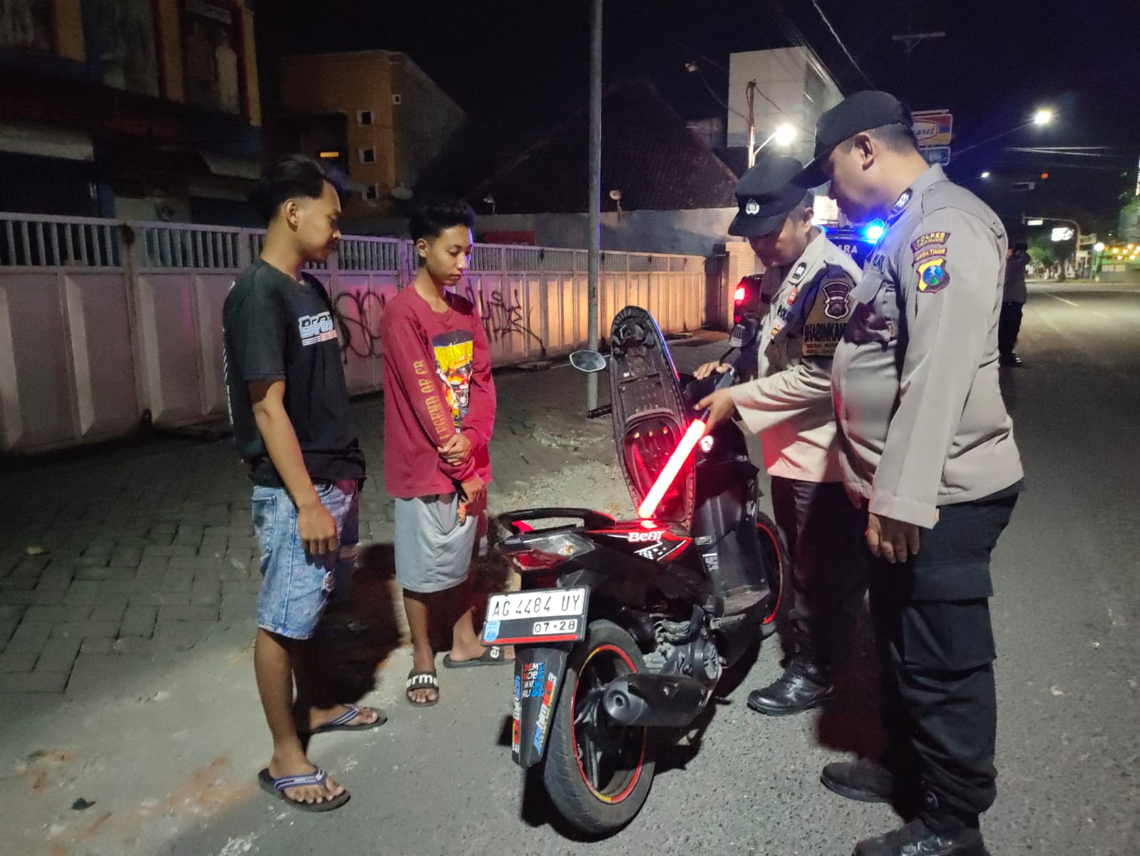 Cegah Gangguan Saat Malam Minggu, Polsek Warujayeng Gelar Patroli dan Razia SREG