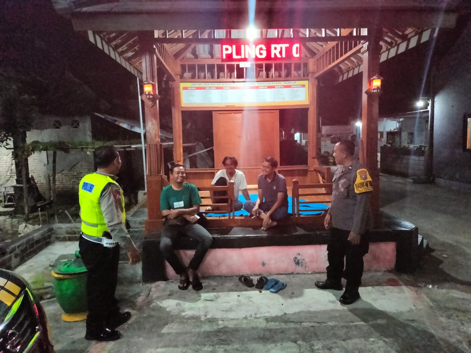 Patroli Sambang Poskamling, Polsek Nganjuk Kota Ajak Warga Tingkatkan Keamanan