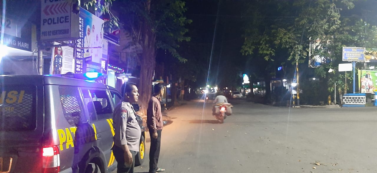 Polsek Kertosono Melakukan Patroli Blue Light Cegah Tindak Kejahatan Jelang Sahur