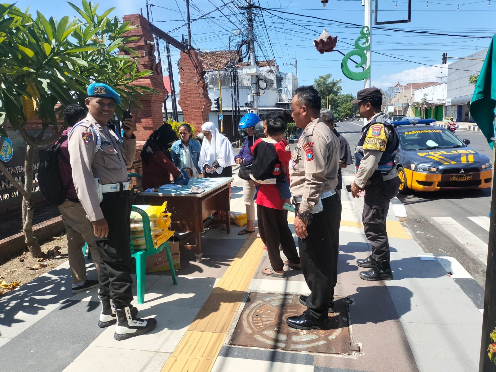 Polsek Nganjuk Kota Giat Pemantauan Operasi Pasar Beras Bulog Toko TPID Keliling di Bulan Ramadhan