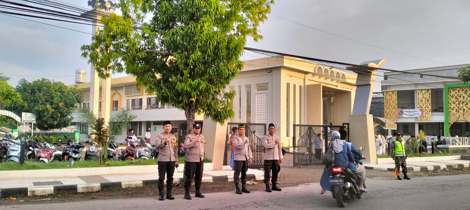 Polsek Warujayeng Lakukan Pengamanan Sholat Idul Fitri