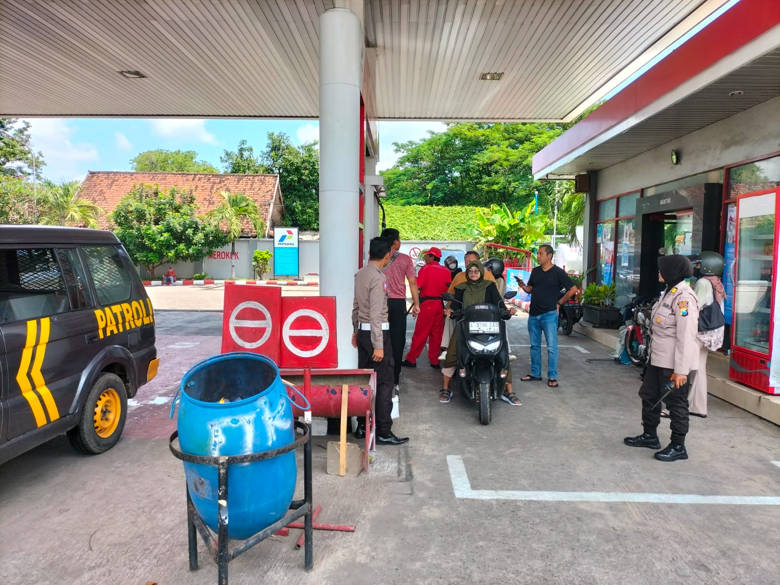 Pastikan Stok BBM aman selama Lebaran , Patroli Samapta Patroli SPBU