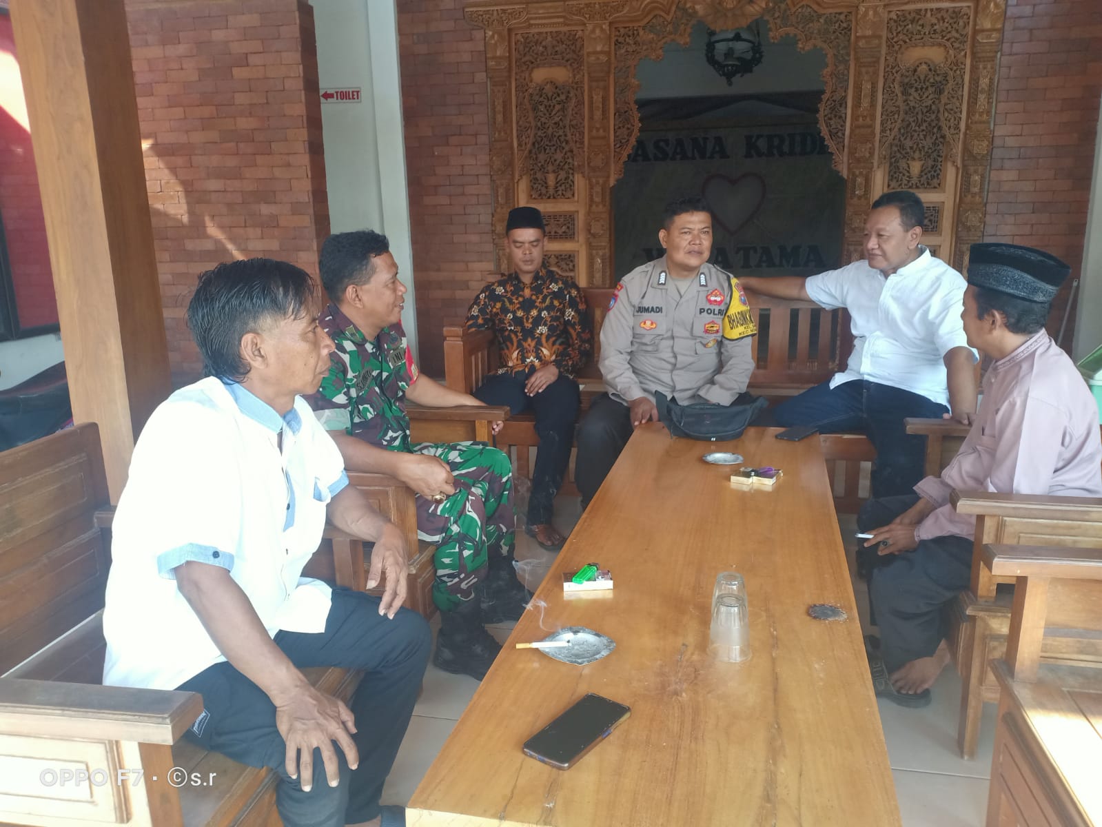 Bhabinkamtibmas Polsek Nganjuk Kota Jalin Kemitraan dengan Tokoh Masyarakat Melalui Kunjungan Kamtibmas