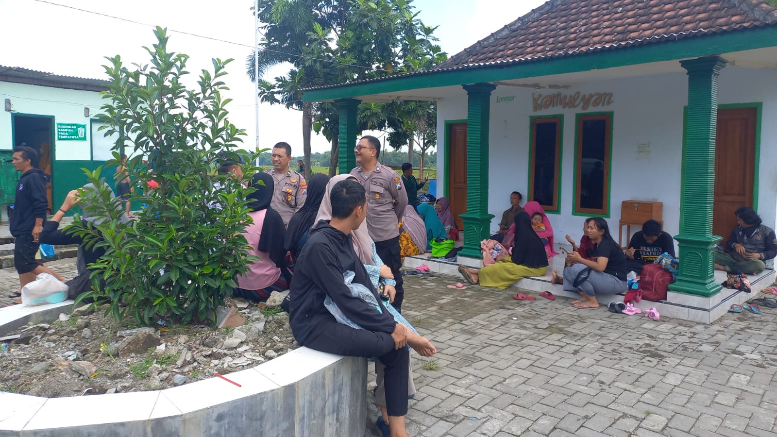 Libur Akhir Pekan Polsek Jatikalen Lakukan Patroli Di Tempat Wisata dan Berikan Himbauan Pada Pengunjung