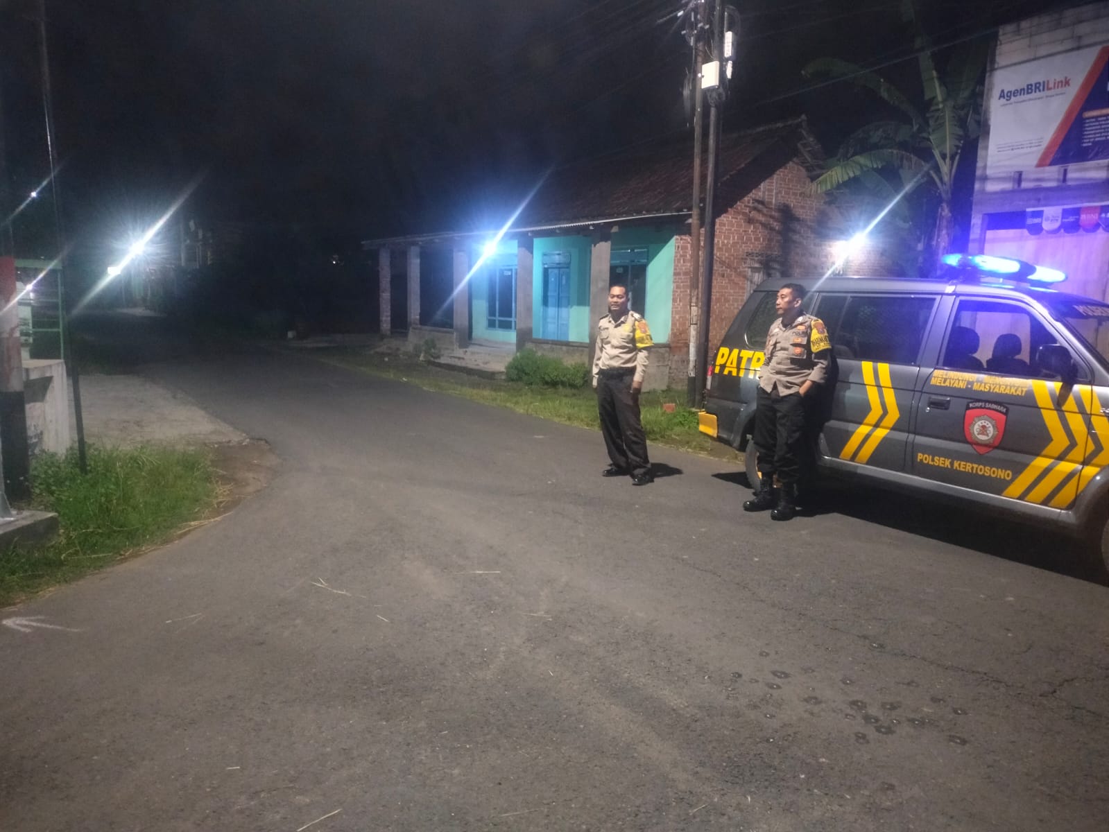 Polsek Kertosono Melakukan Patroli Blue Light Cegah Tindak Kejahatan Jelang Sahur