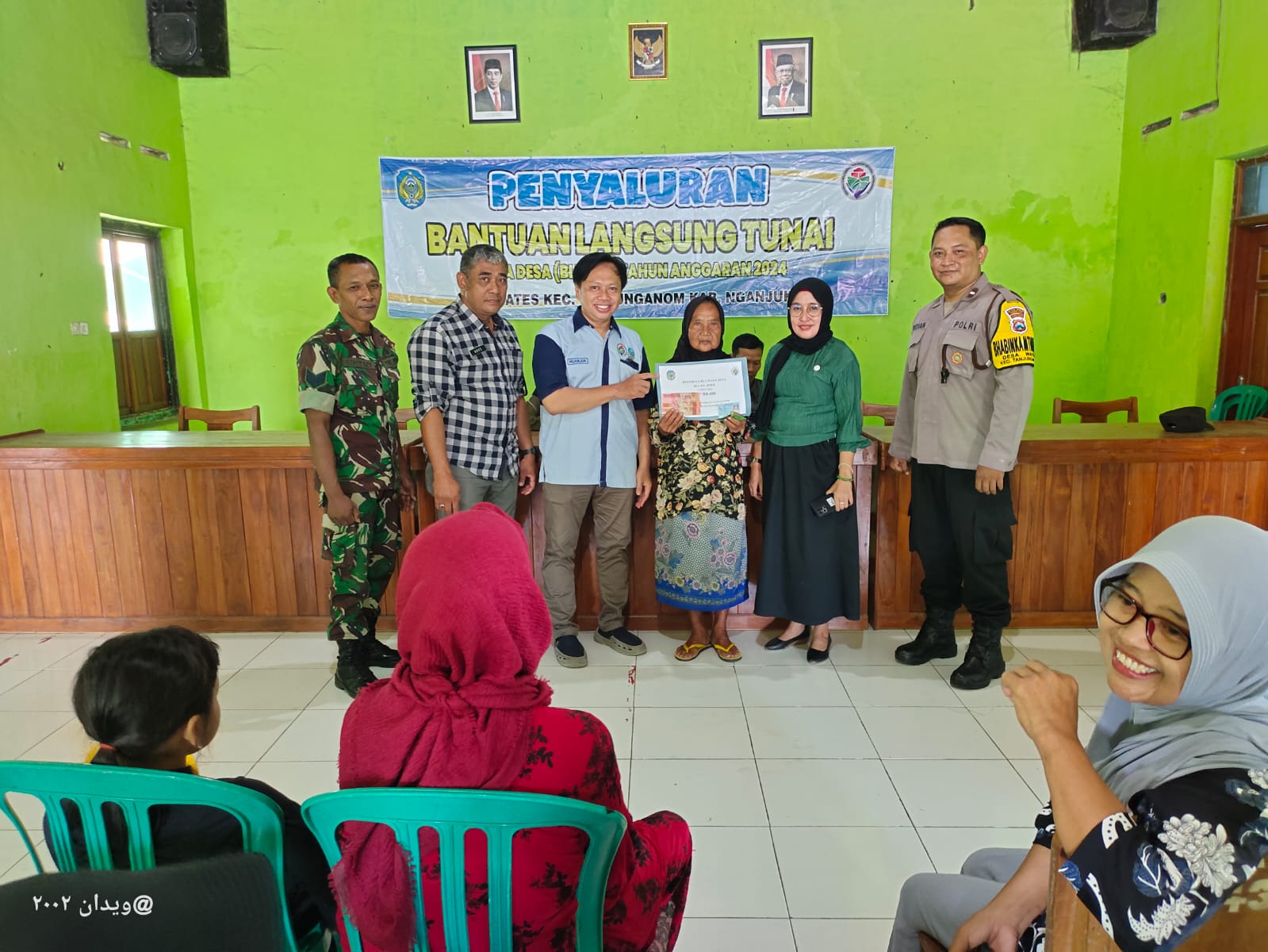 BLT-DD Wates Cair, Kapolsek Warujayeng Ingatkan Penerima Gunakan Sebaik-baiknya