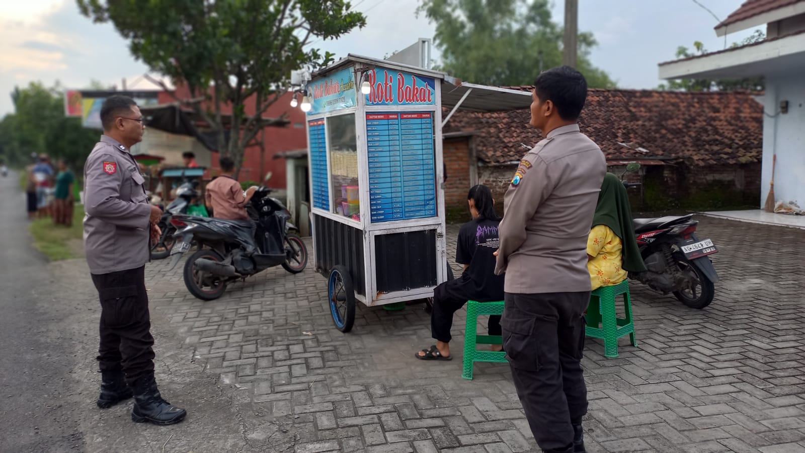 Jelang Buka Puasa, Polsek Jatikalen Patroli Antisipasi Warga Ngabuburit