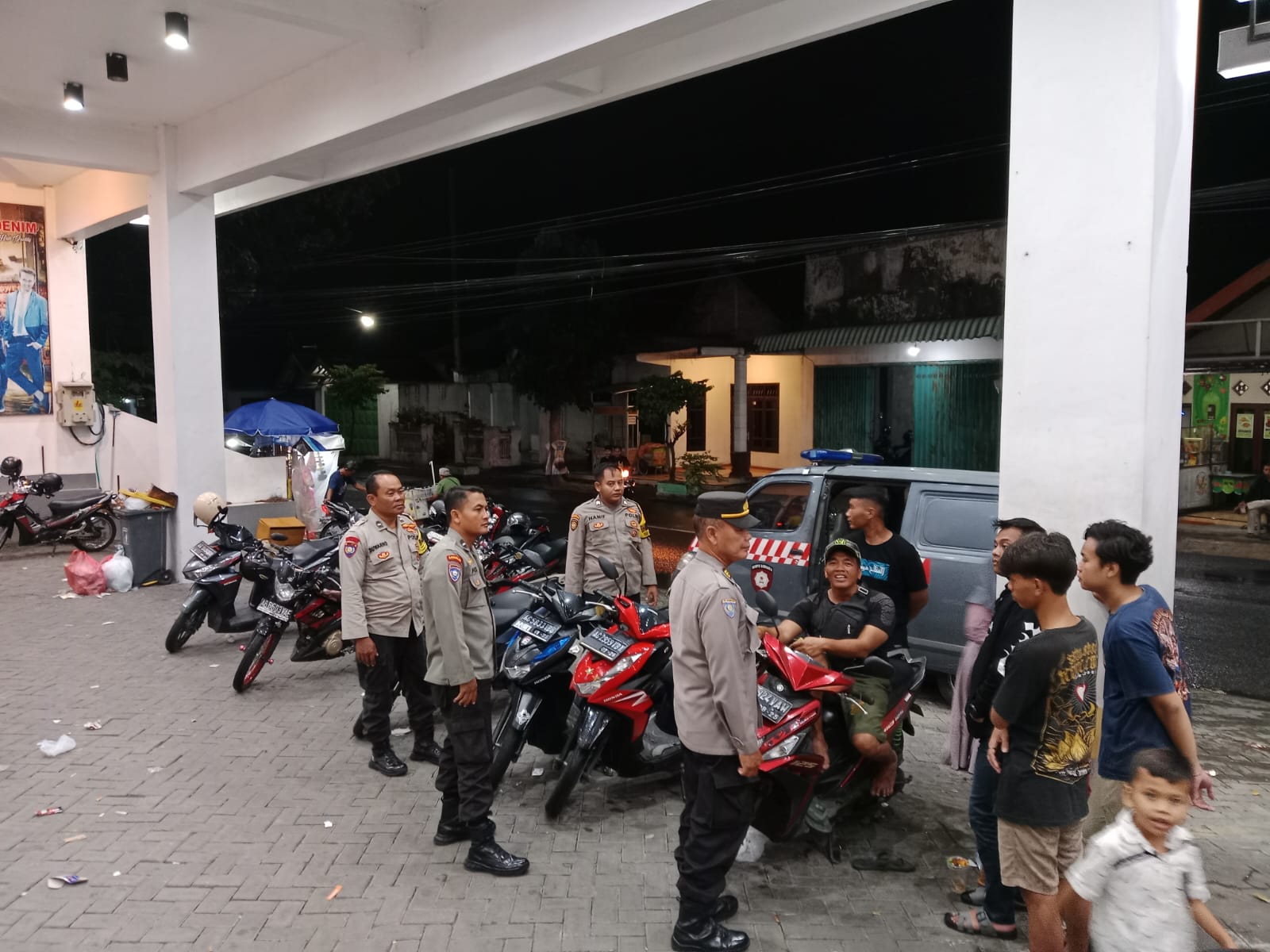 Antisipasi Curanmor, Polsek Warujayeng Beri Imbauan Petugas Parkir Pertokoan