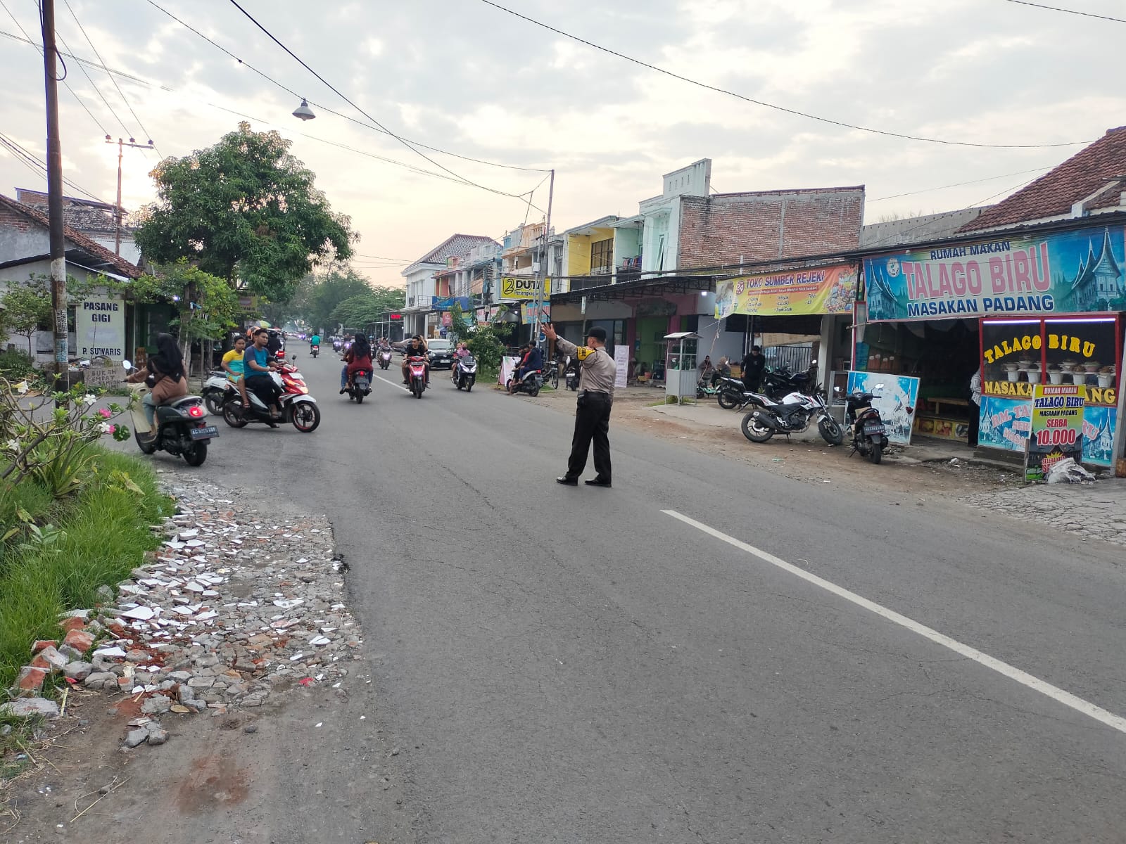Cegah Kemacetan Polsek Kertosono Patroli Jelang Buka Puasa