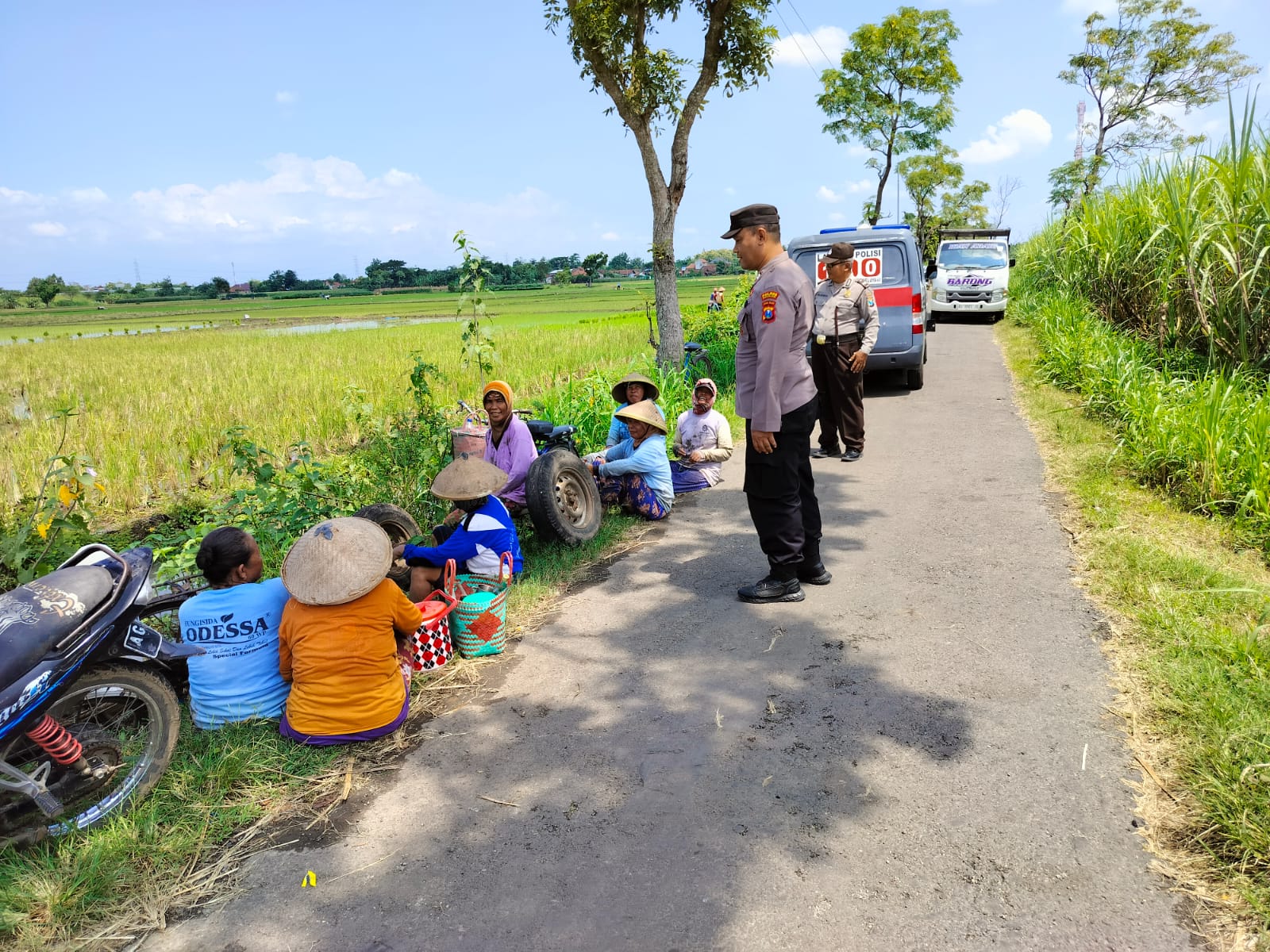 Patroli Persawahan, Polisi Warujayeng Ingatkan Petani Waspadai Aksi Curanmor