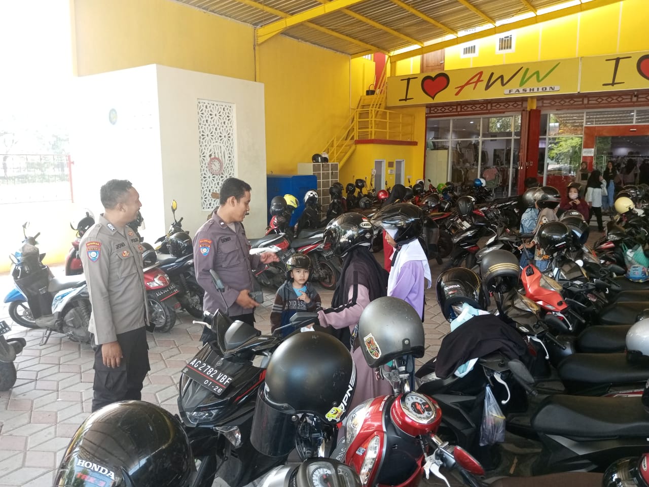 Regu Siaga Polsek Nganjuk Kota Sambangi Obyek Vital Berikan Imbauan Kamtibmas