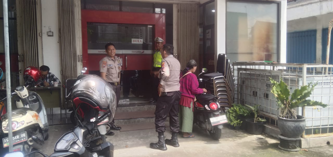 Polsek Kertosono Berikan Imbauan Kamtibmas saat Patroli Perbankan