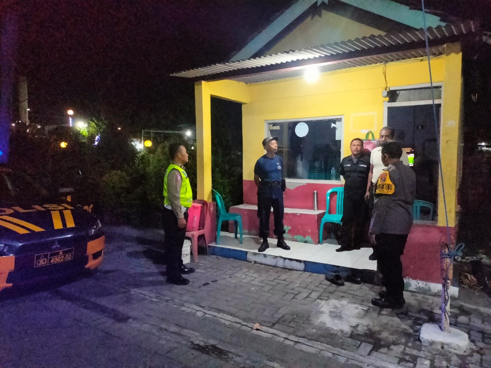 Patroli Malam Polsek Nganjuk Kota Sambangi Poskamling Perumahan: Sinergi Membangun Keamanan Bersama