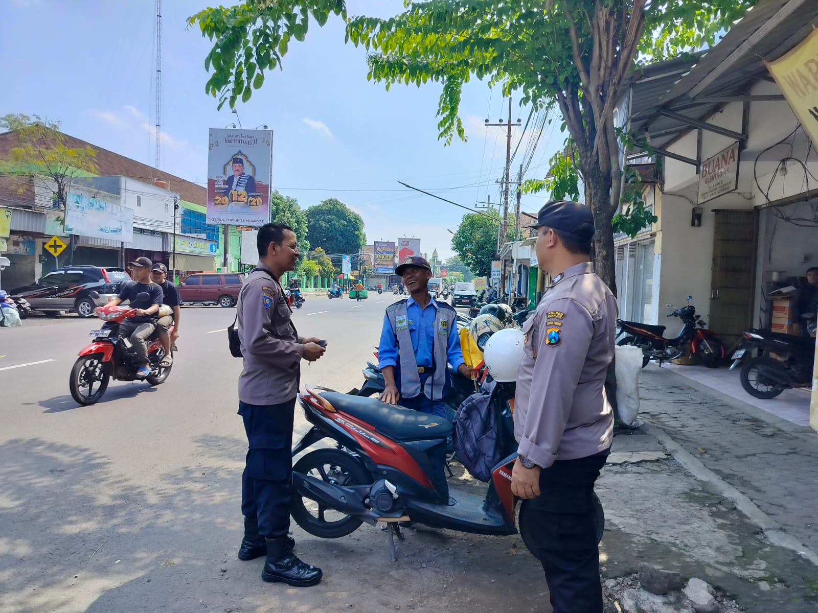 Antisipasi Curanmor, Polsek Warujayeng Koordinasi dengan Petugas Parkir Pertokoan