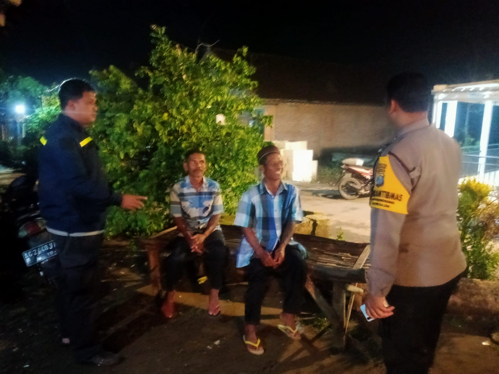 Polsek Jatikalen Patroli dialogis cegah tindak kriminalitas di lingkungan saat malam hari