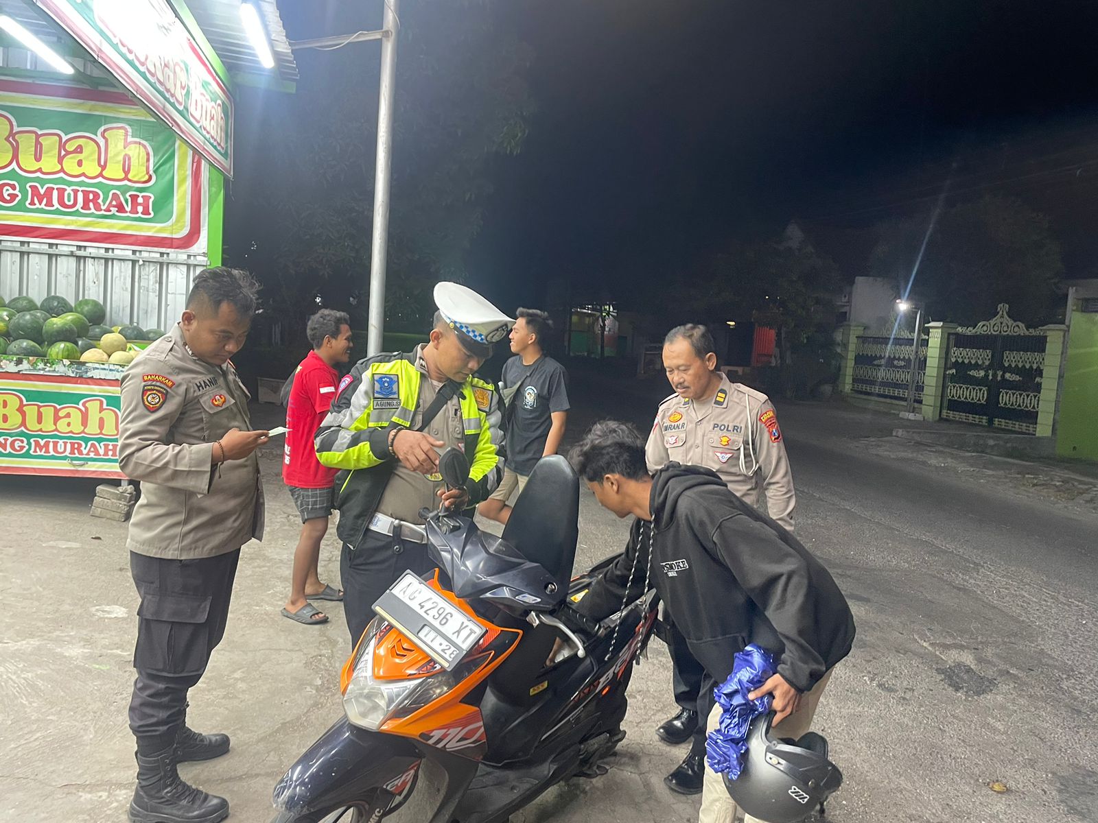 Cegah Kejahatan Jalanan, Polsek Warujayeng Giatkan Razia SREG di Malam Hari