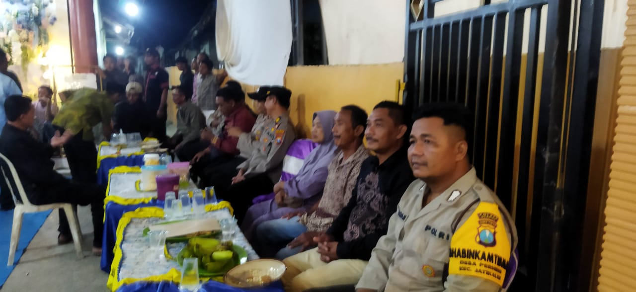Berikan Rasa Aman di tengah Masyarakat Bhabinkamtibmas Desa Perning Polsek Jatikalen Pam Electone