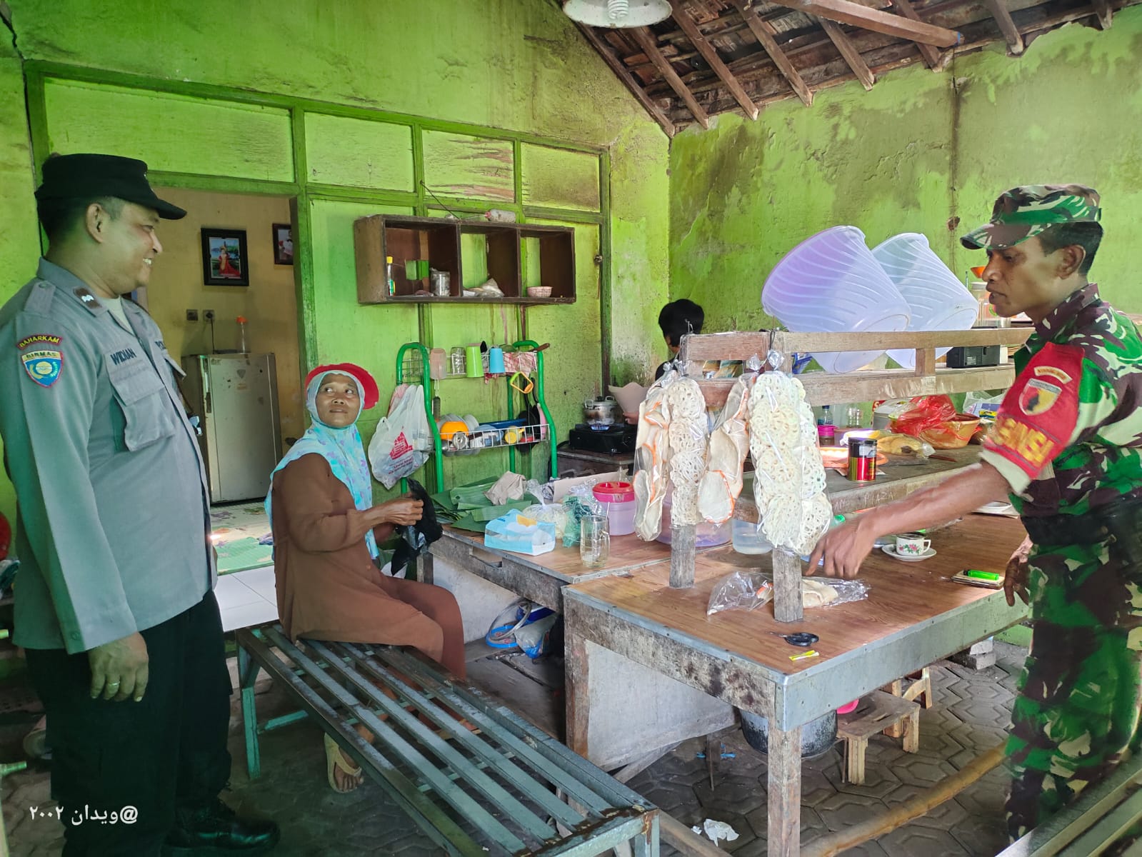 Bhabinkamtibmas Wates Polsek Warujayeng Sambang Dialogis Warga Binaannya